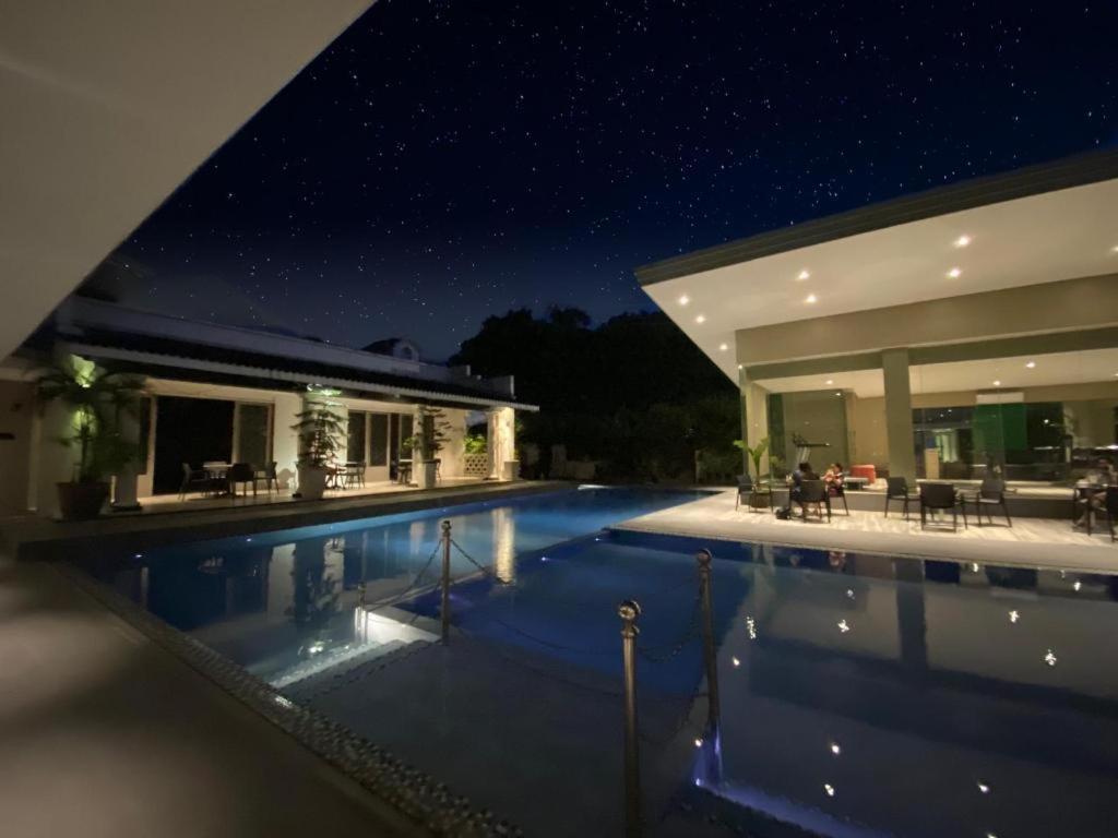 Avenue Suites Bacolod Luaran gambar