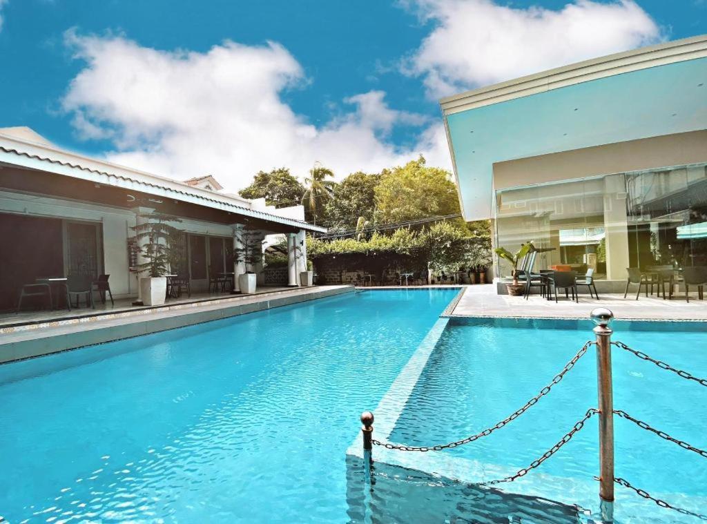 Avenue Suites Bacolod Luaran gambar