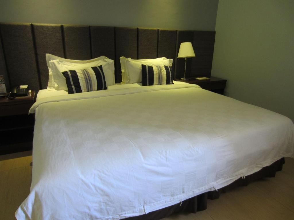 Avenue Suites Bacolod Luaran gambar